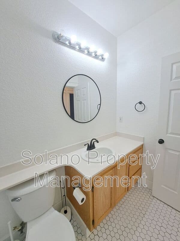 Vacaville House: 472 Somerville Circle