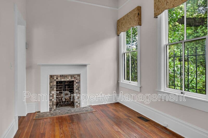 Savannah House: 201 W 37th St