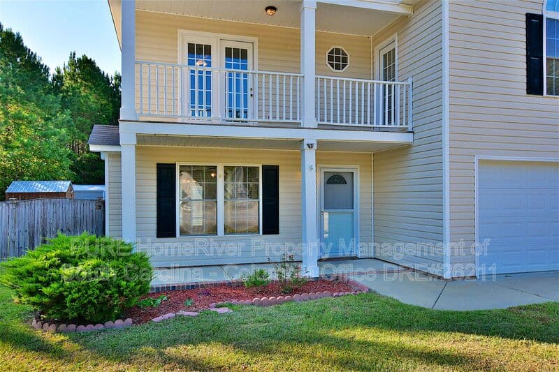 Elgin House: 20 Sugar Maple Ct