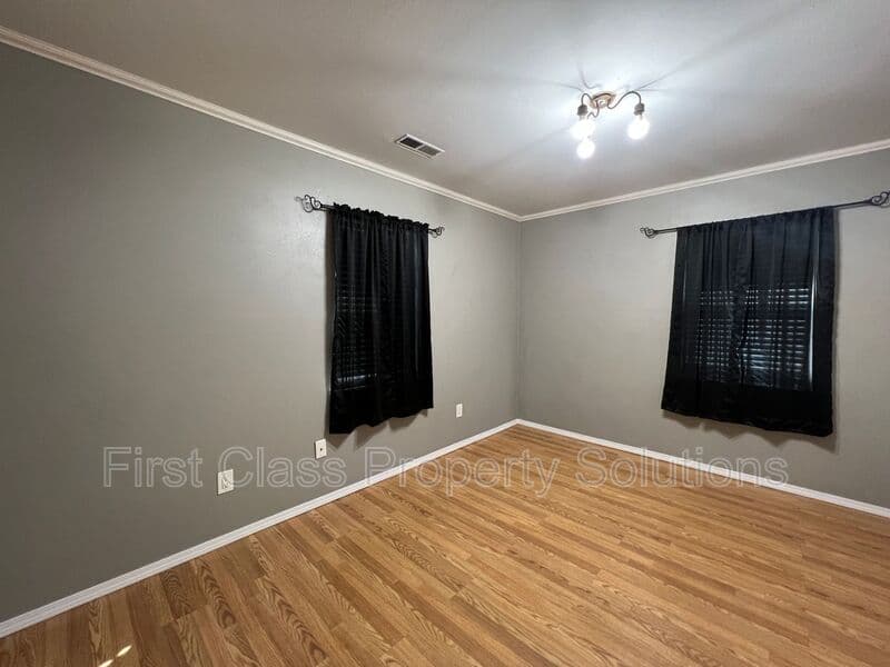 Del City House: 3200 Del Rancho Rd
