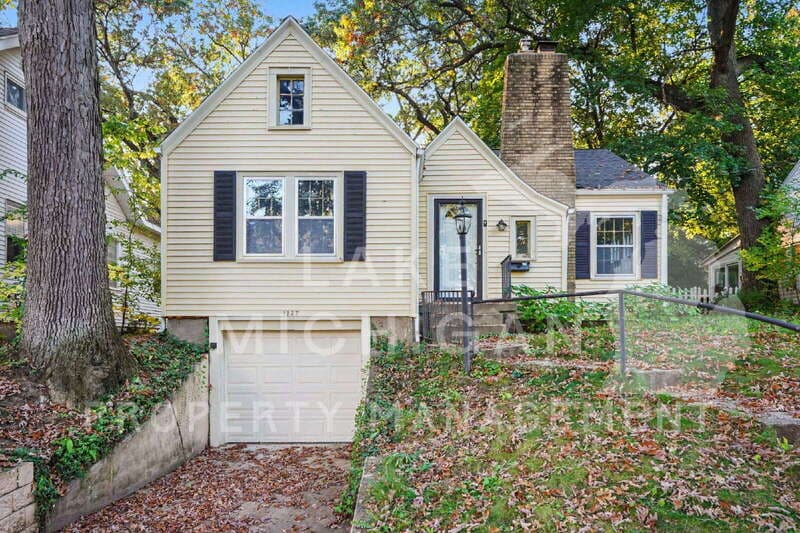 Grand Rapids House: 1237 Colorado Avenue Southeast