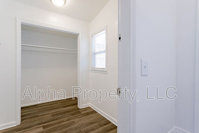 Greer House: 206 E Arlington Ave