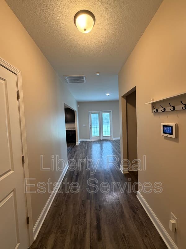 Hinesville House: 224 Whipple Ave