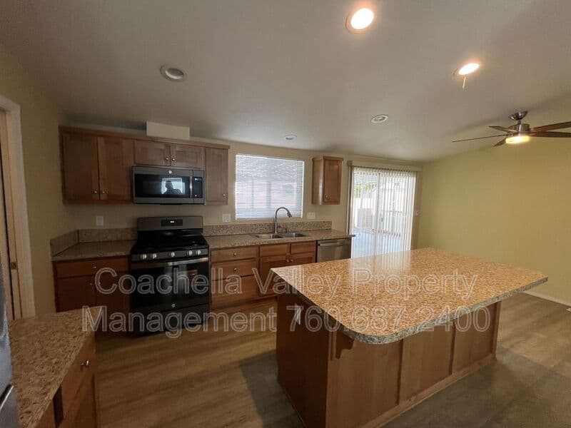 Desert Hot Springs House: 15300 Palm Dr