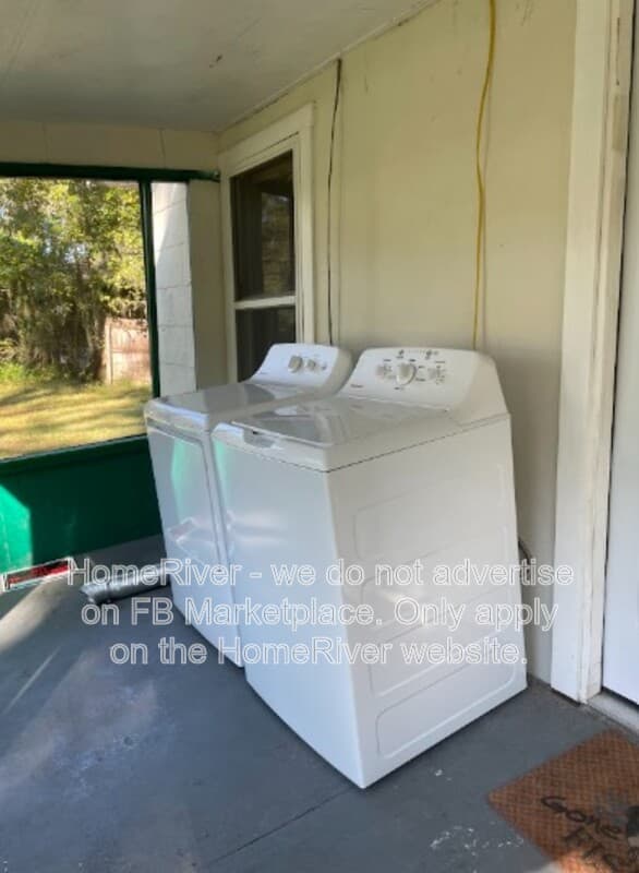 Lake Panasoffkee House: 1710 NW 29th Rd