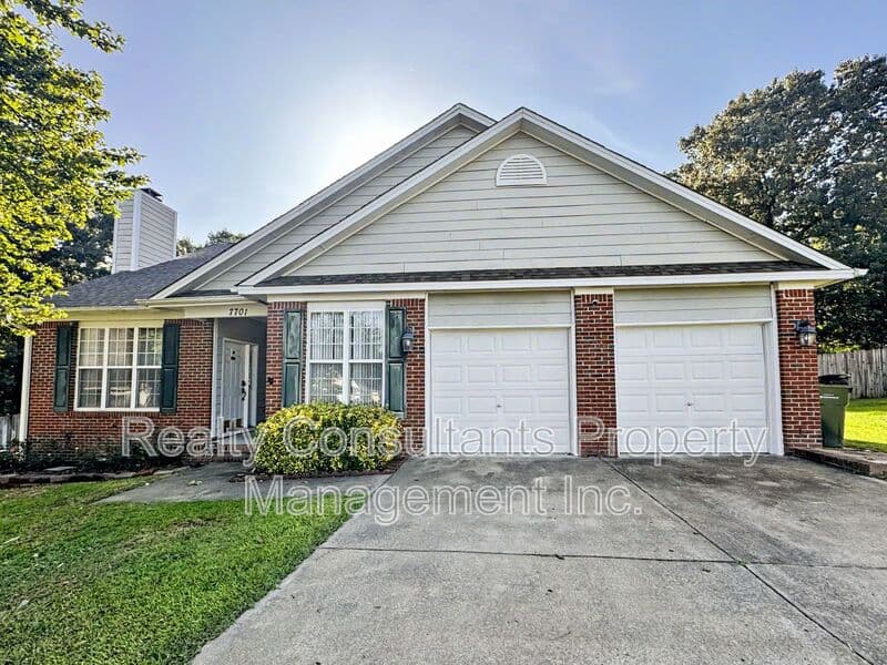 Fayetteville House: 7701 Redwood Avenue