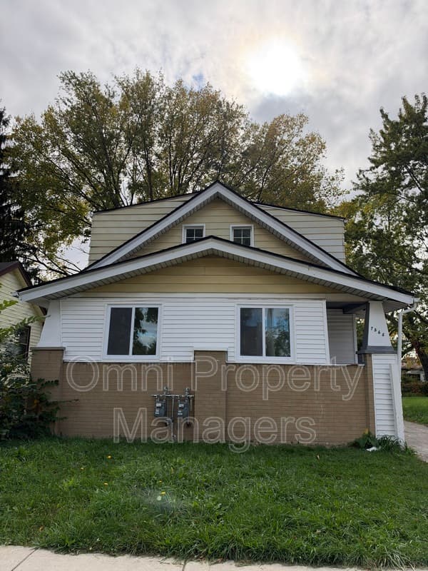 Warren House: 7568 Hudson Ave