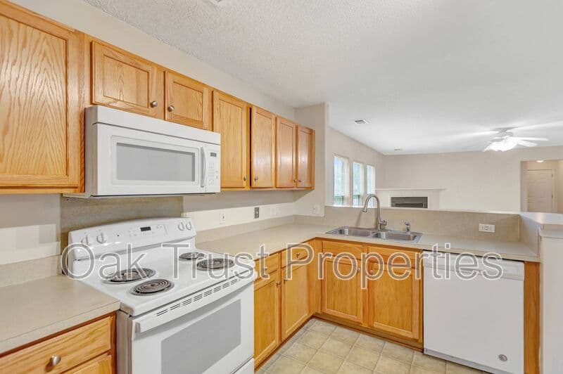 Ladson House: 1053 Friartuck Trail