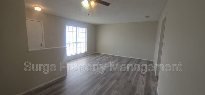 Benbrook Condo: 237 Vista Way