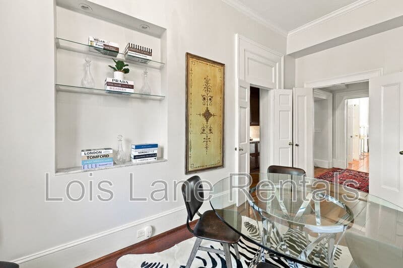 Charleston House: 22 Wentworth Street