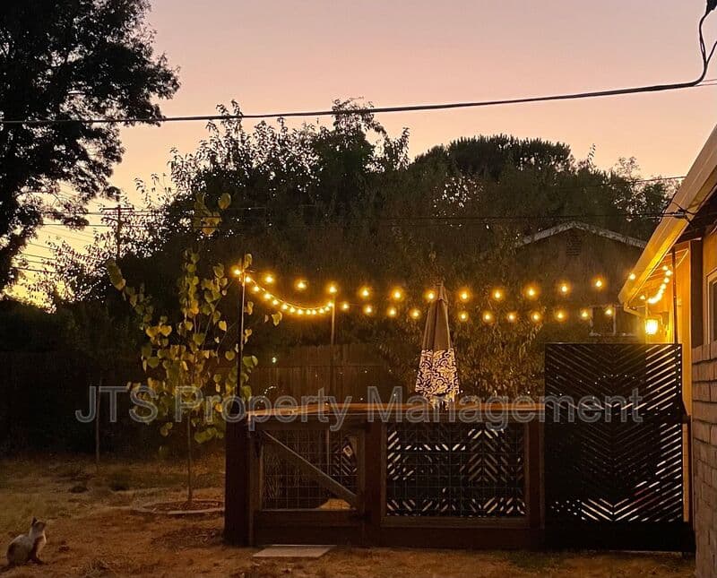 Fair Oaks House: 6906 Pin Oak Court