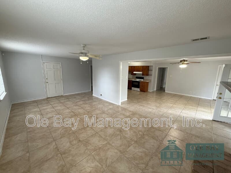Mobile House: 6201 Three Notch Rd