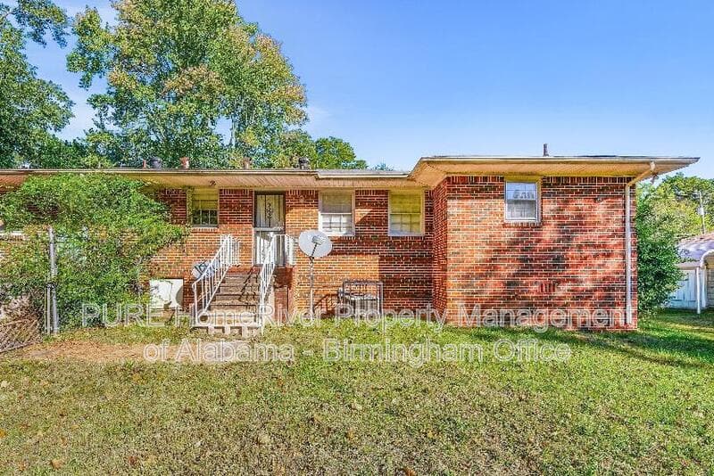 Center Point House: 121 22nd Avenue Northeast