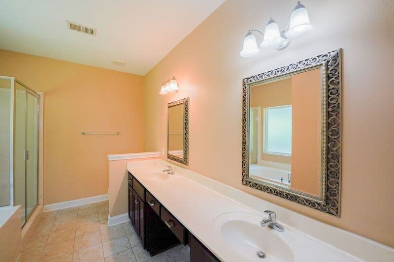 Richmond Hill House: 252 Cottonham Ct