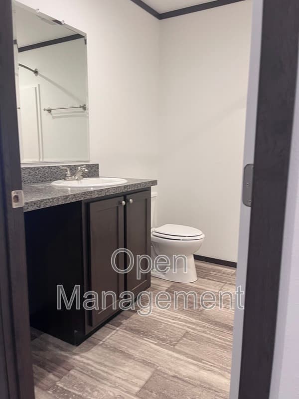 Ankeny House: 2301 SW Oralabor Rd