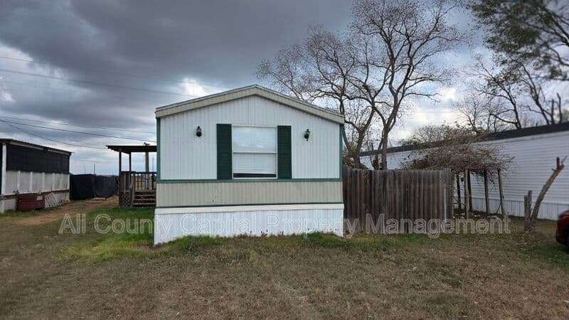 Smithville House: 1113 Colorado Dr 10