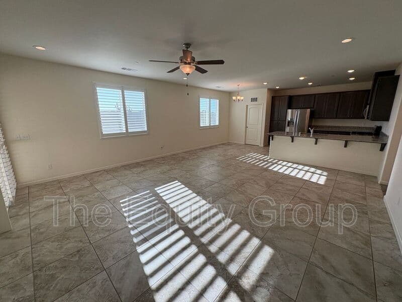 Visalia House: 3208 North Rova Ct