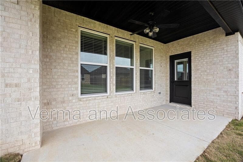 Centerton House: 1241 Mammoth St