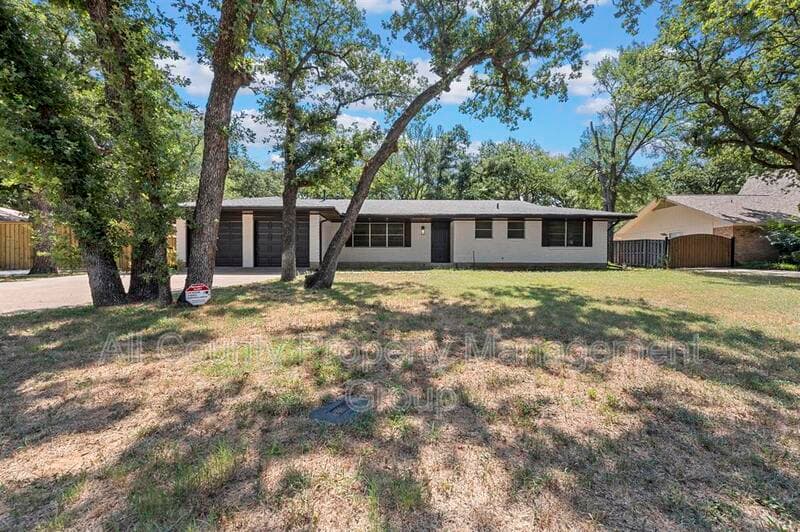 Hurst House: 1444 Cimarron Trail