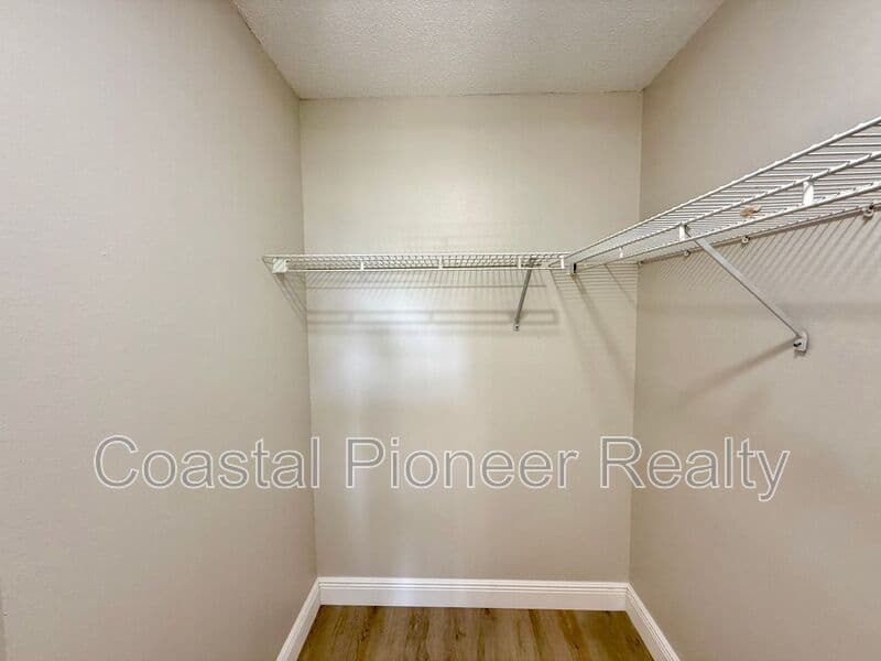 Tampa House: 8731 Huntfield St