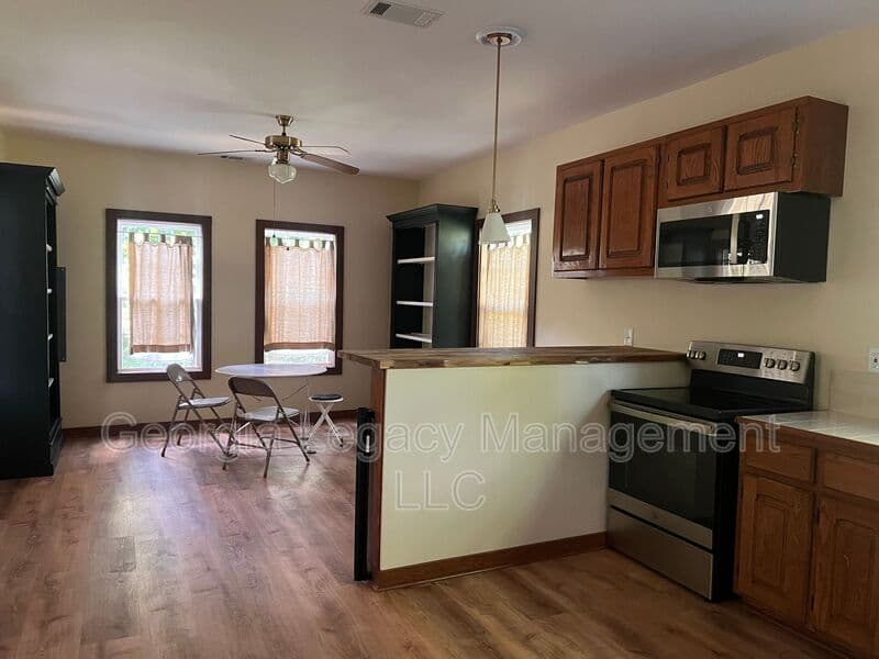 Jefferson House: 724 Brockton Road
