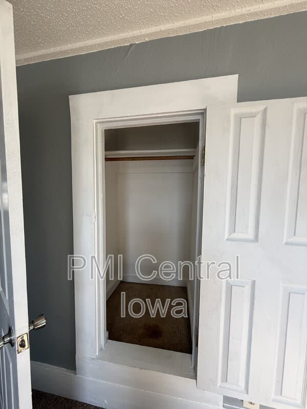Des Moines House: 1321 Army Post Rd