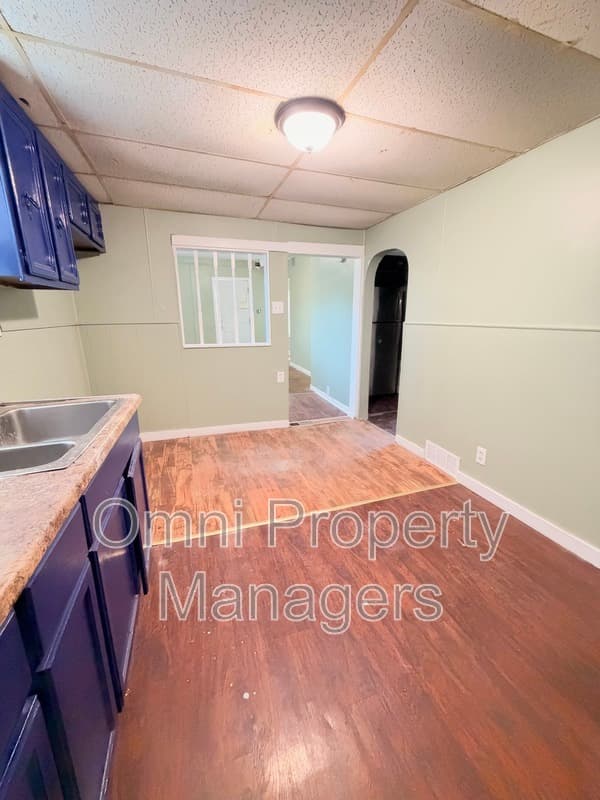 Warren House: 8494 Studebaker Ave