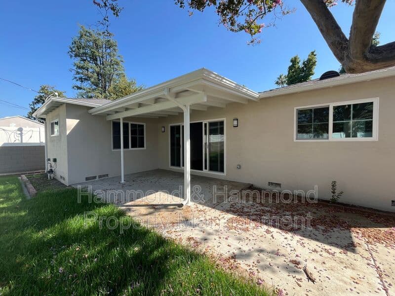 Sherman Oaks House: 13607 Huston St.