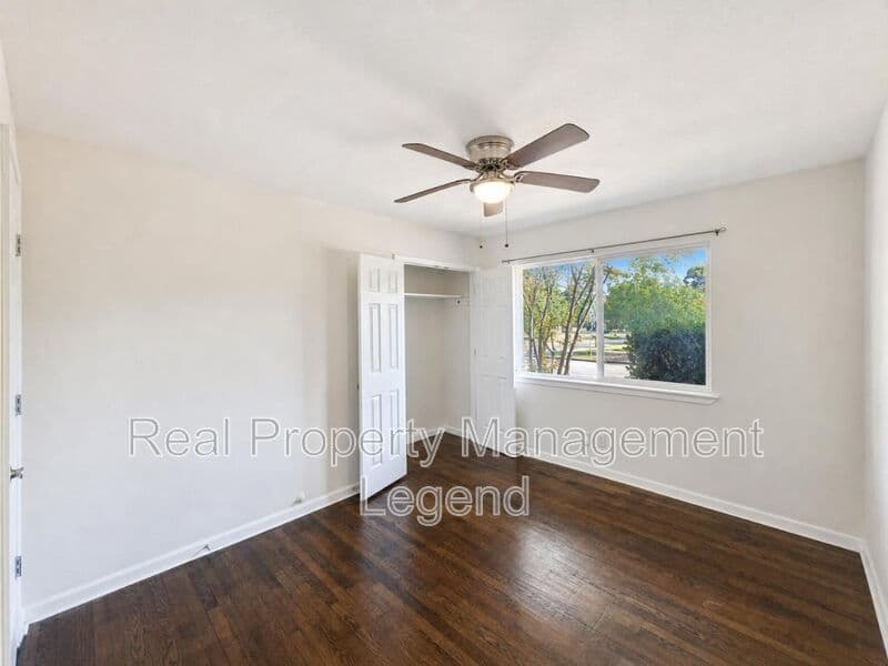 Hurst House: 700 Pine St