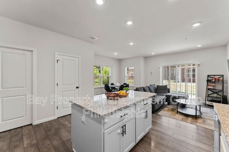 Norristown House: 230 Honey Ln