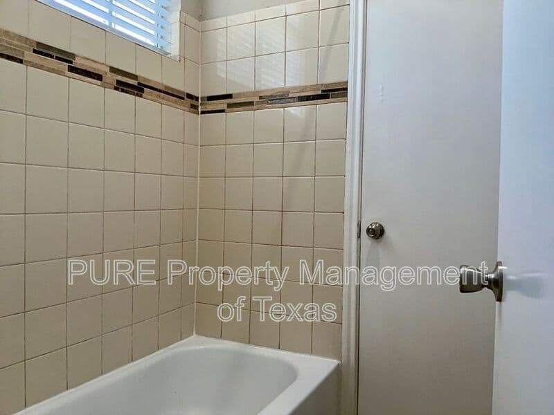 Round Rock House: 1594 Parkfield Circle