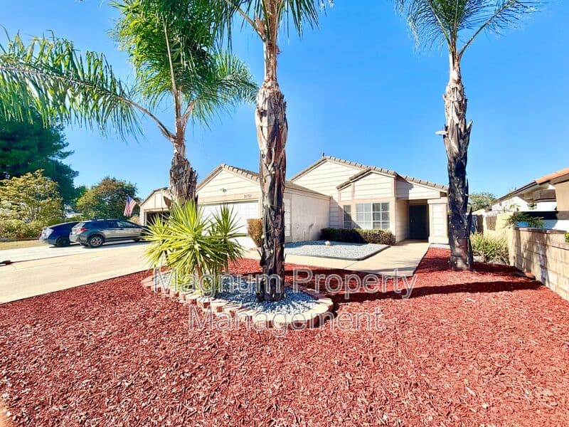 Murrieta House: 39752 Sunrose Dr