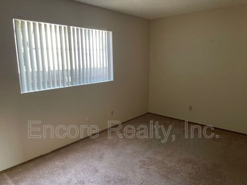 Chula Vista Condo: 616 Oaklawn Avenue