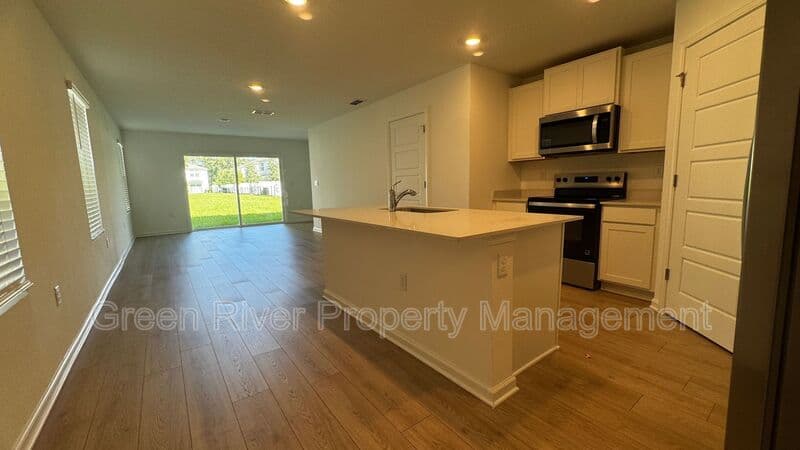Jacksonville House: 2717 Iron Rock Ct