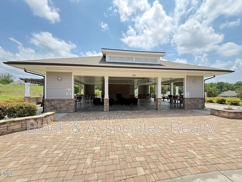Wake Forest House: 537 Austin View Blvd