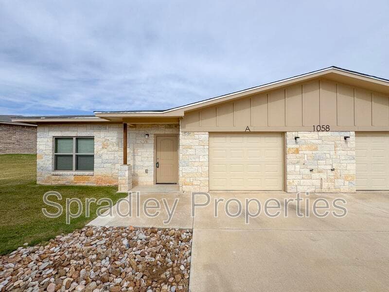 Belton Townhome: 1058A Hibiscus Dr