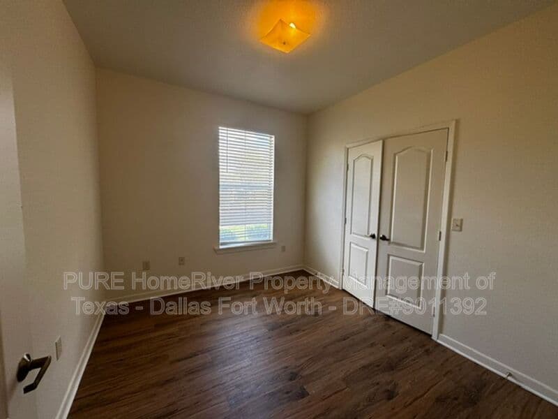 Grapevine Apartment: 400 Glade Road
