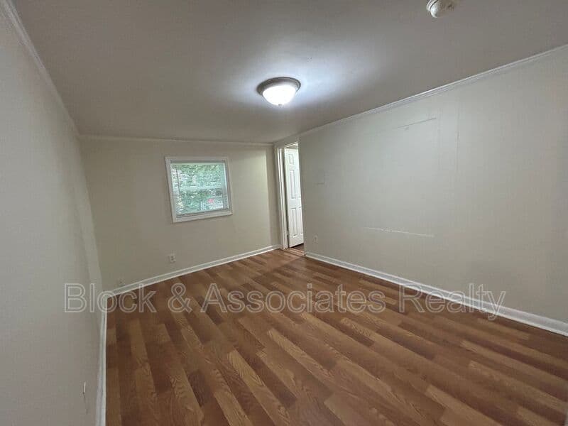 Greensboro House: 3910 Honan Dr