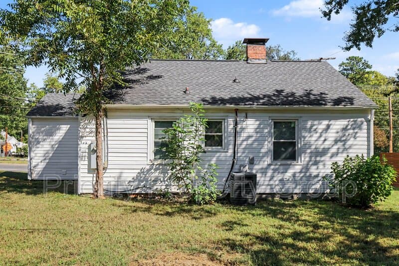 Charlotte House: 1317 Remount Road