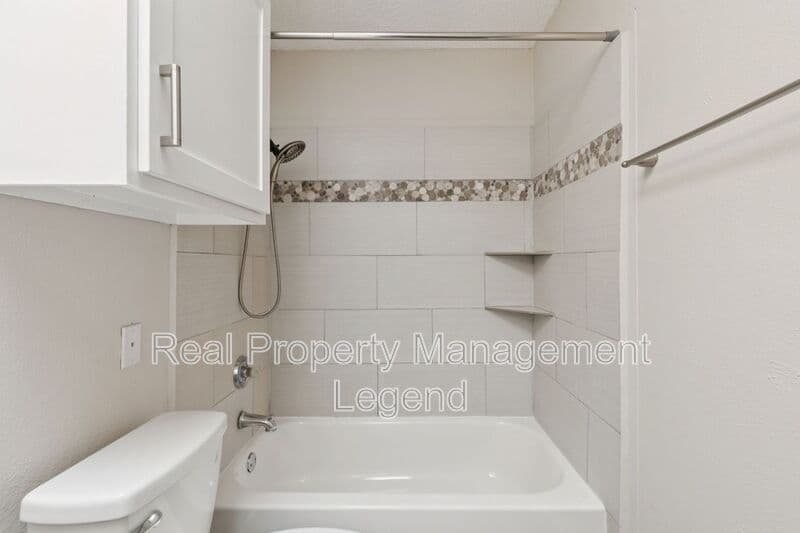 Dallas House: 6646 E Lovers Lane