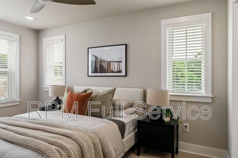 Madison House: 708 N Dupont Avenue