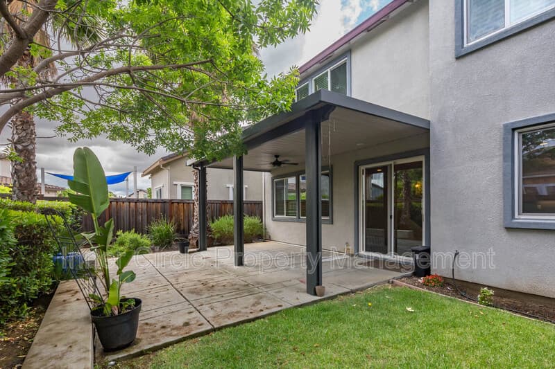 Brentwood House: 376 Bougainvilla Drive