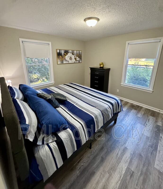 Columbia House: 3615 Truman Street