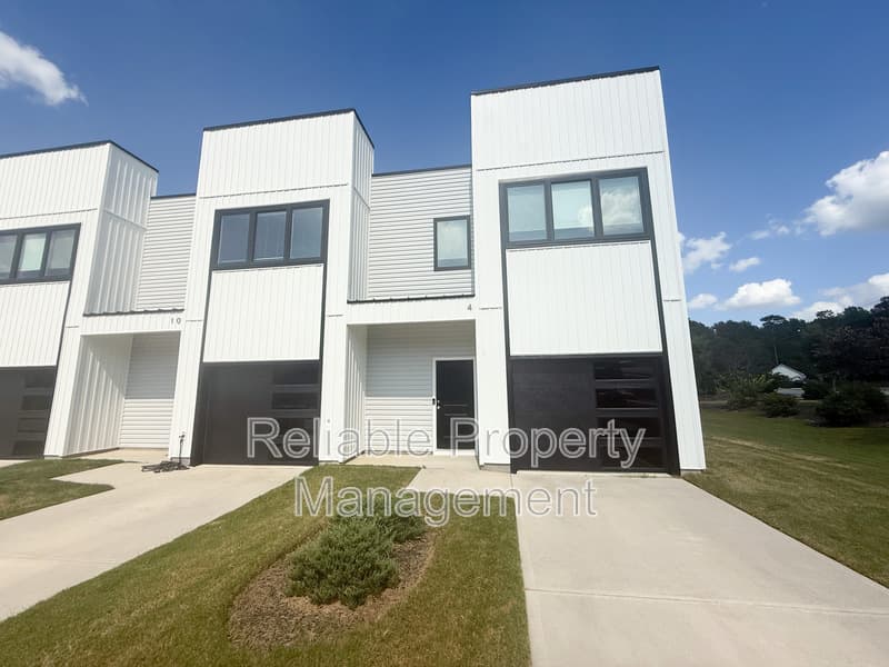Clayton House: 22 S Laird Dr