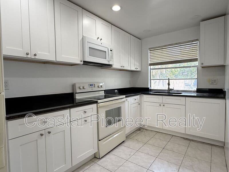 Tampa Townhome: 7573 Abonado R