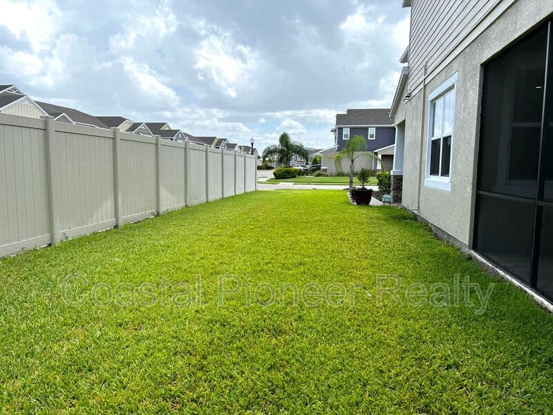 Lutz Townhome: 18814 Cornuta St