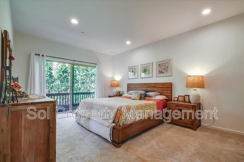 Santa Cruz House: 3370 Houts Drive