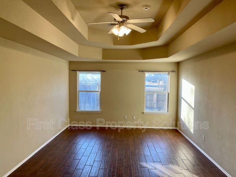 Moore House: 917 Renita Way