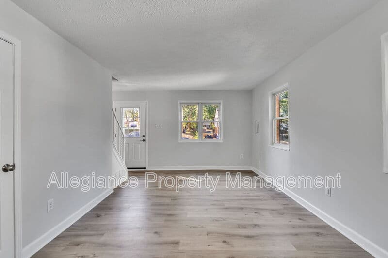 Alexandria House: 5809 Fifer Drive