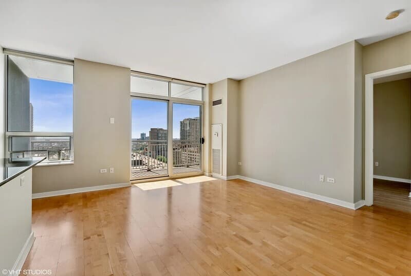 Chicago Condo: 330 W Grand Ave